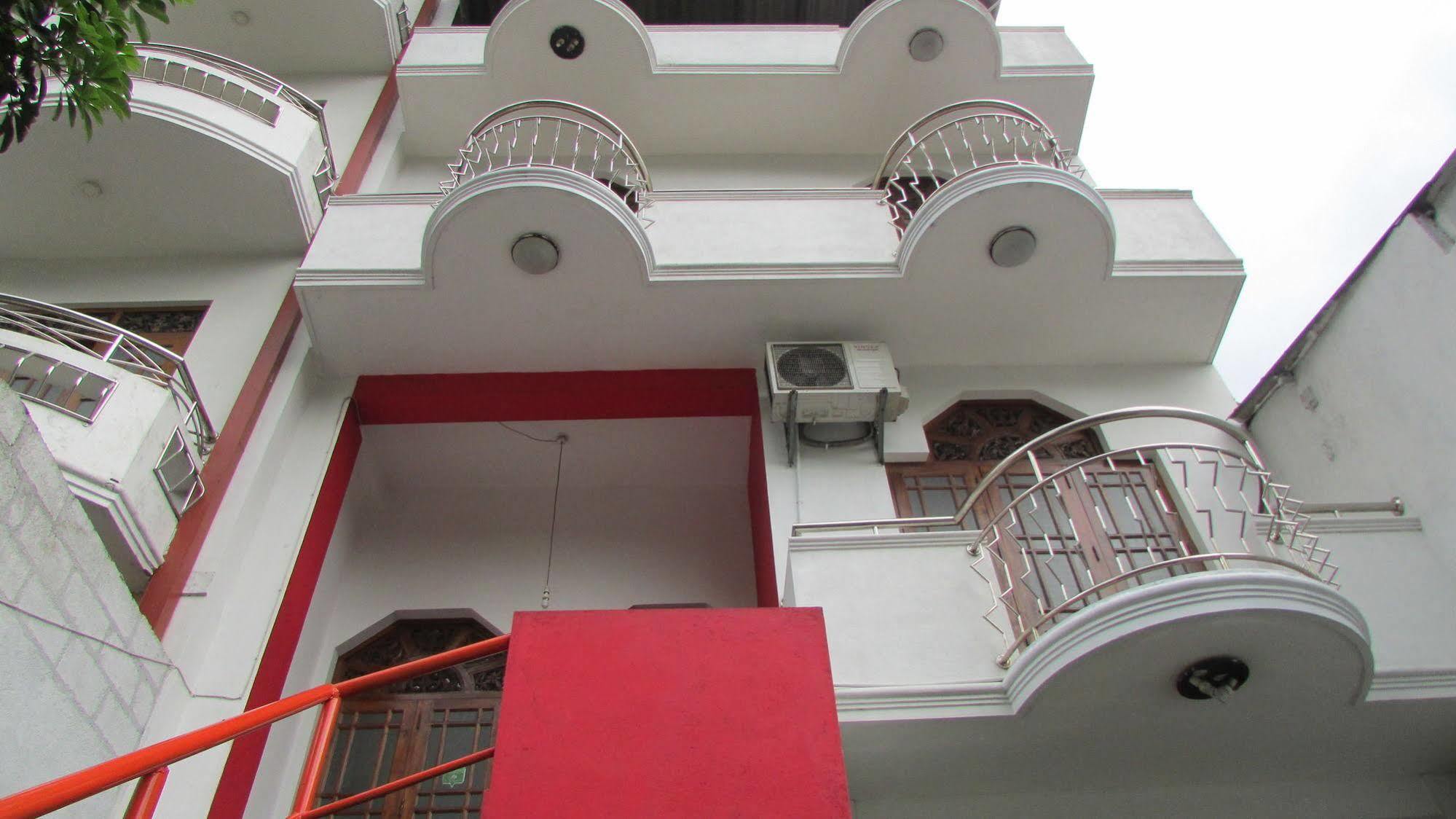 Kandy Walkers Hostel Tennekumbura Exteriör bild