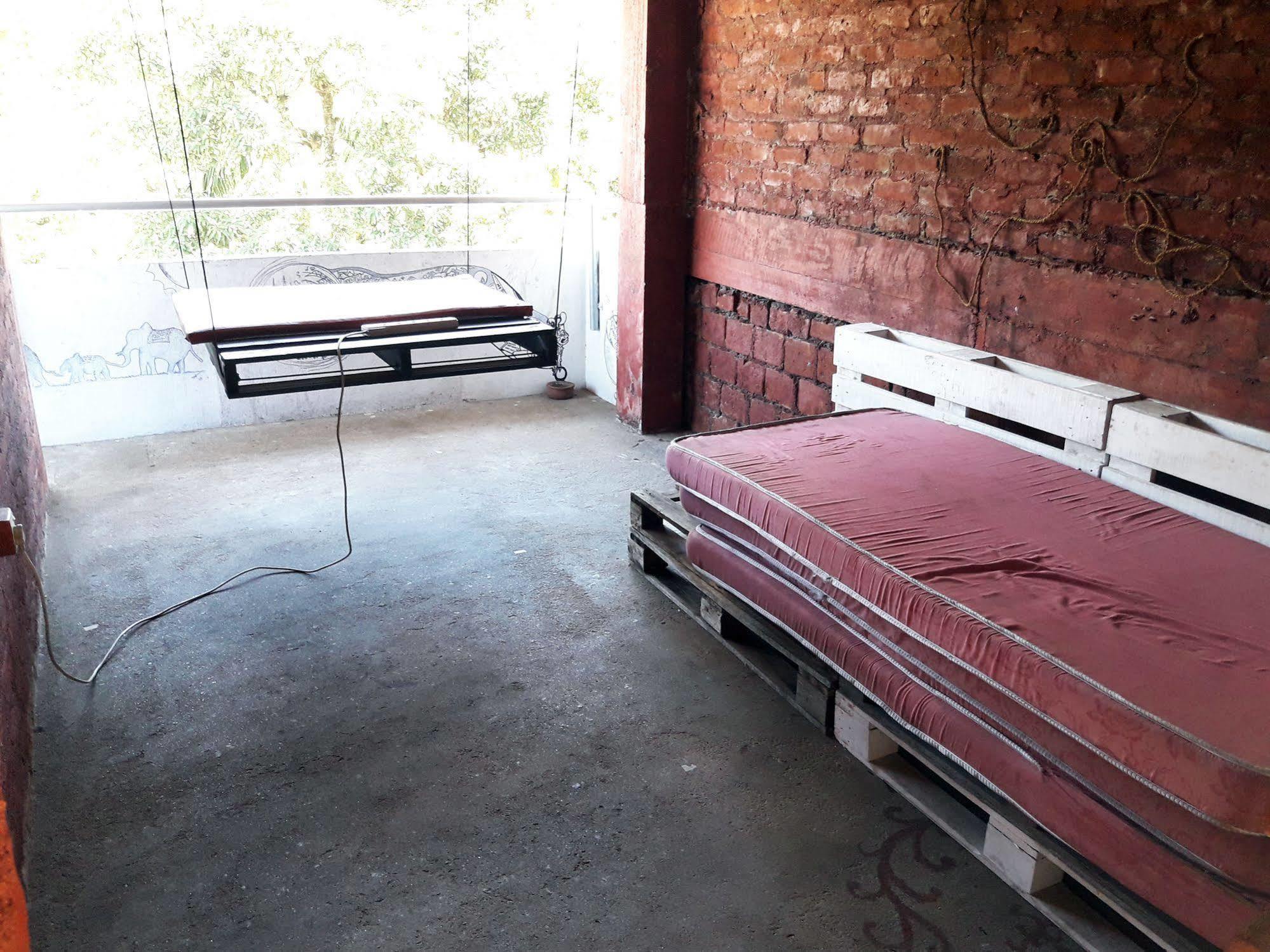 Kandy Walkers Hostel Tennekumbura Exteriör bild