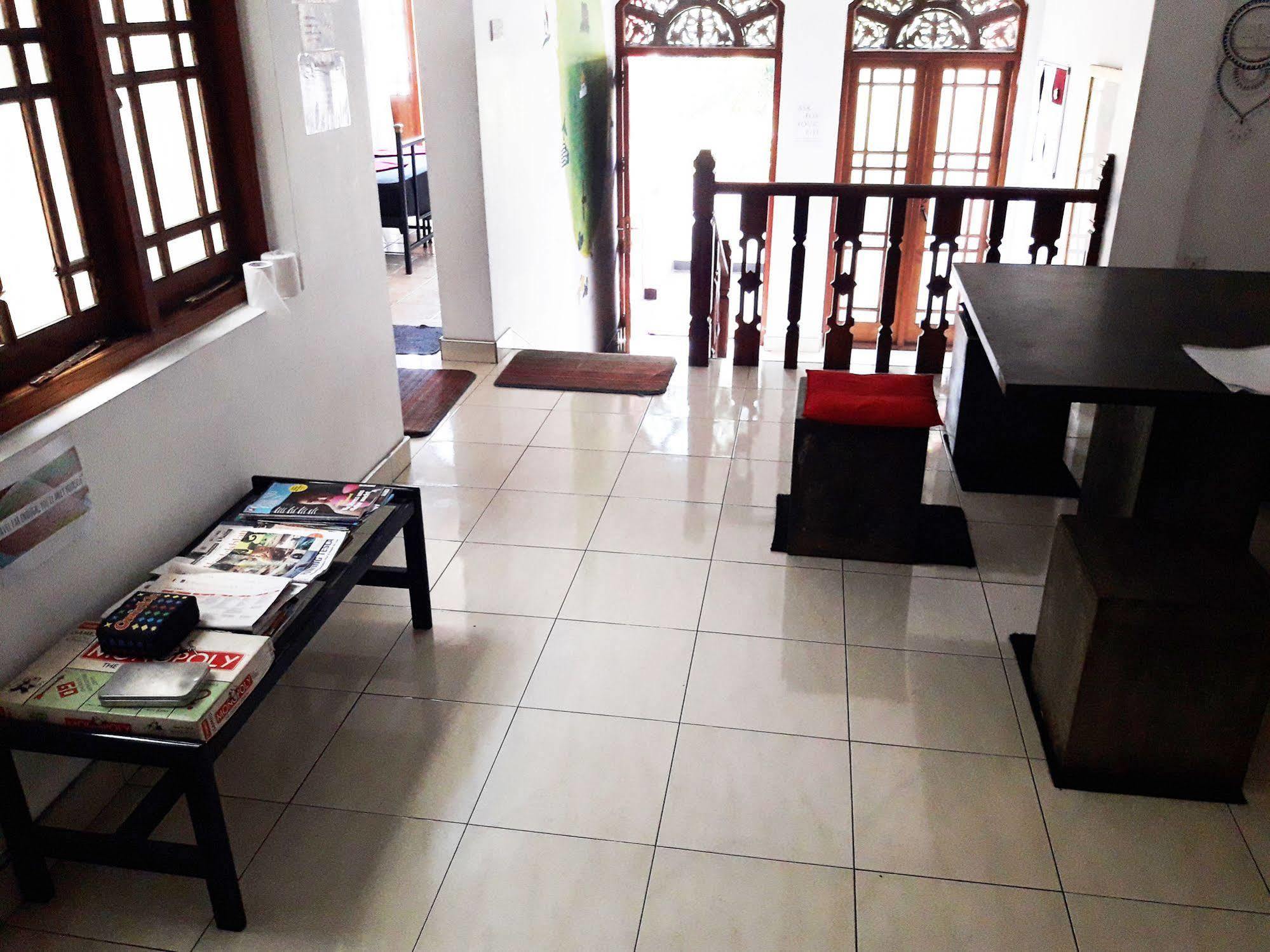 Kandy Walkers Hostel Tennekumbura Exteriör bild