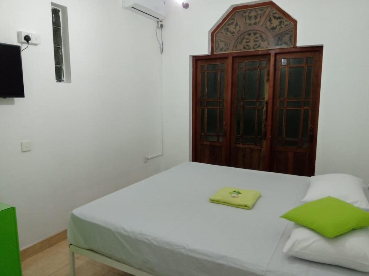 Kandy Walkers Hostel Tennekumbura Exteriör bild