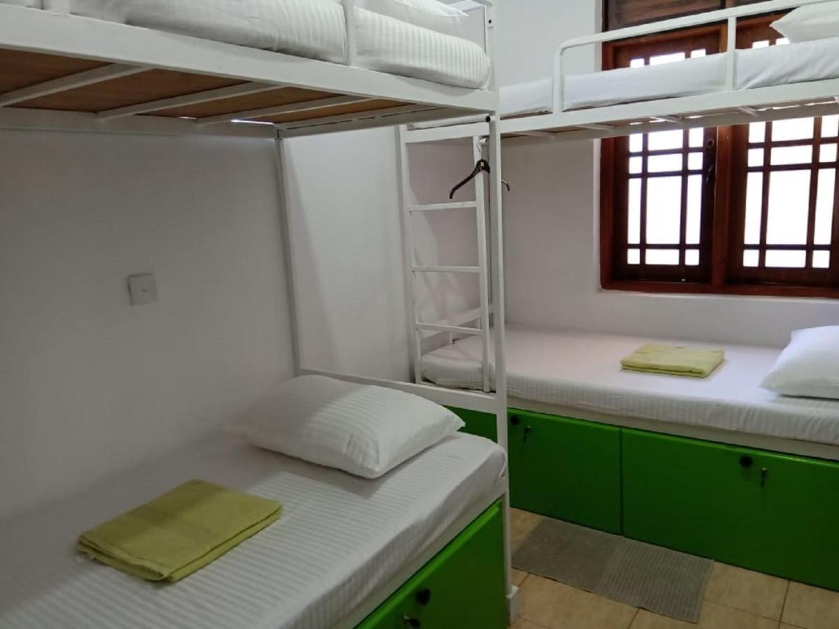 Kandy Walkers Hostel Tennekumbura Exteriör bild