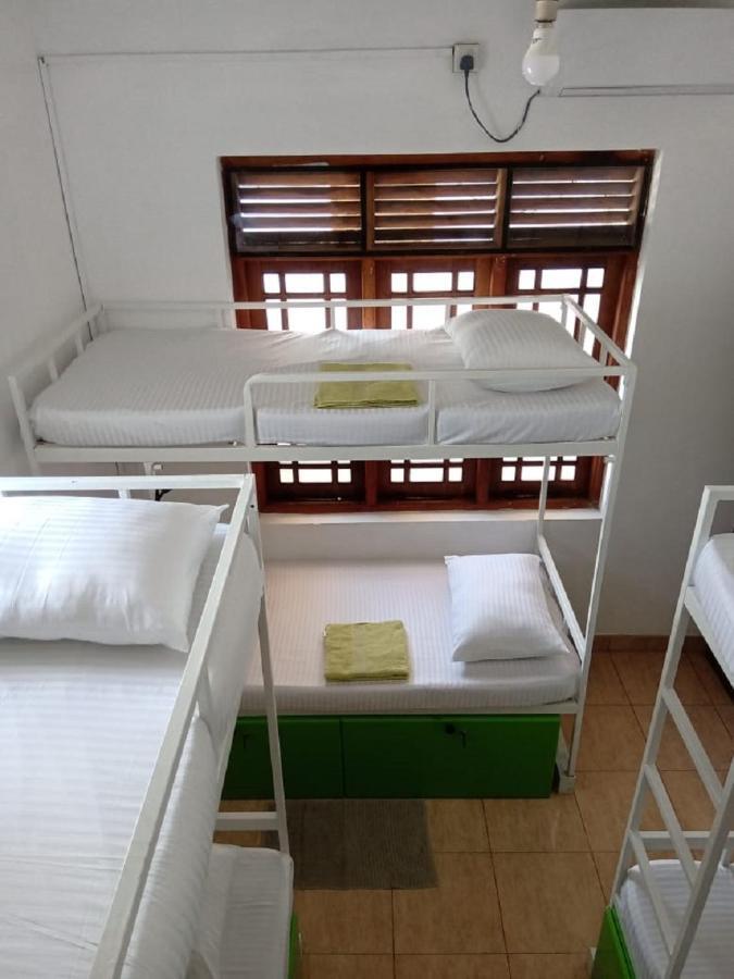 Kandy Walkers Hostel Tennekumbura Exteriör bild