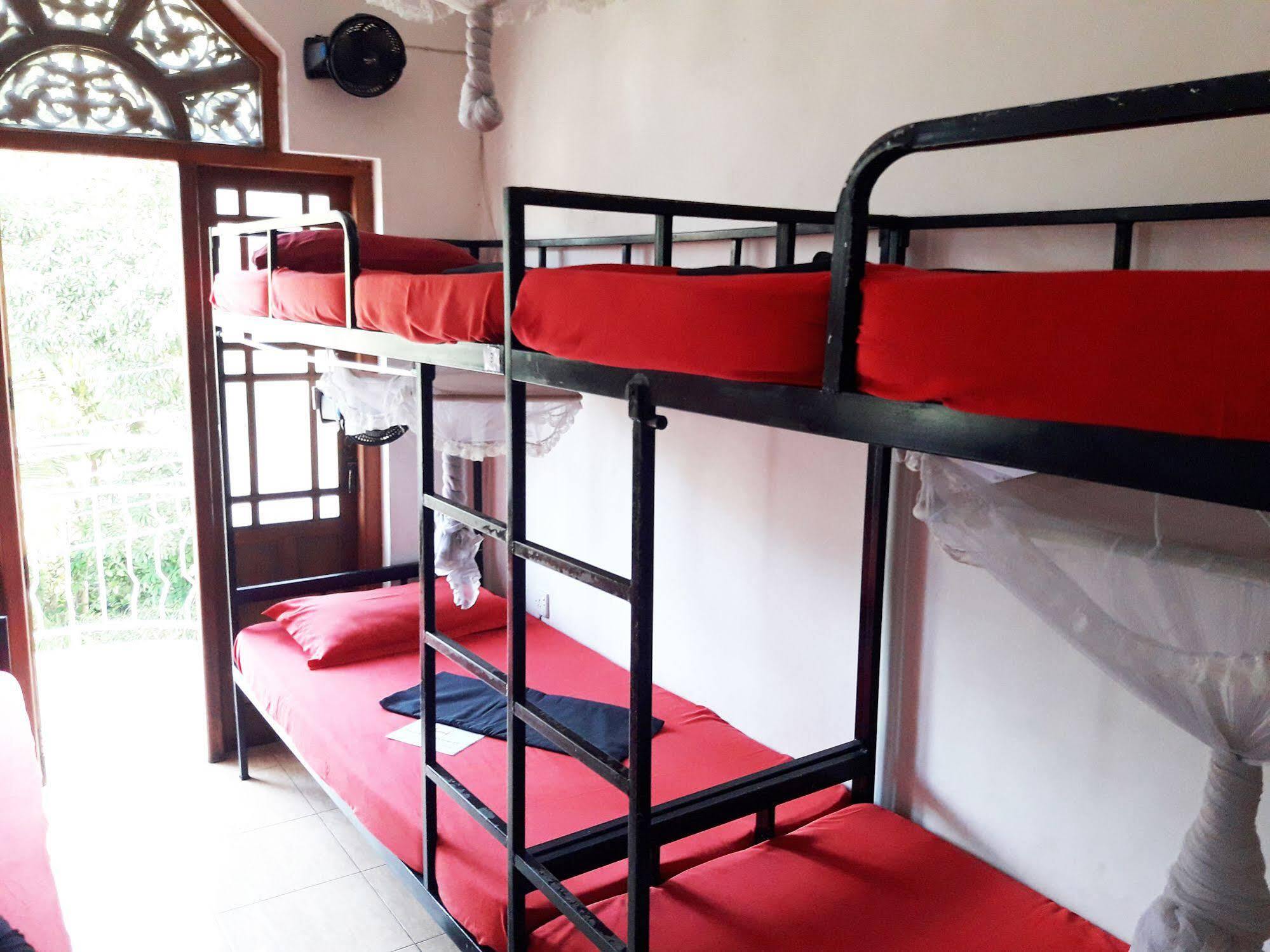 Kandy Walkers Hostel Tennekumbura Exteriör bild