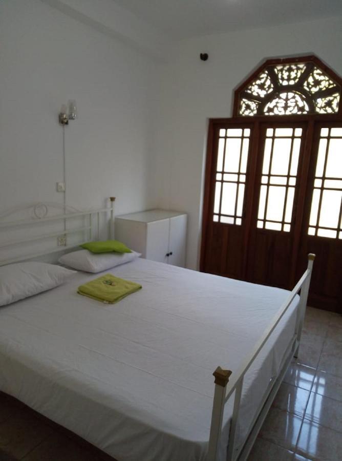 Kandy Walkers Hostel Tennekumbura Exteriör bild